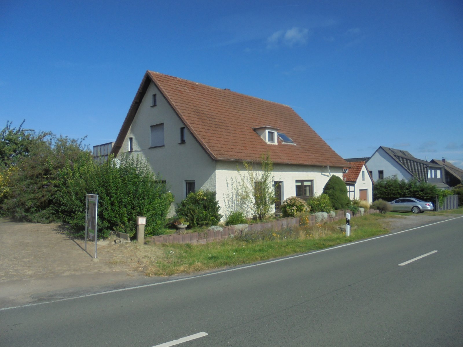 2-Familienhaus mit ca. 270 m² Wfl. in Hille  